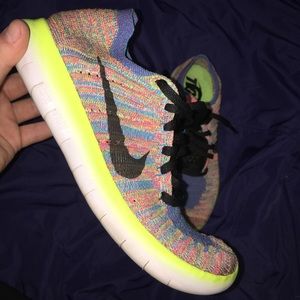 Like NEW Nike free run flyknit